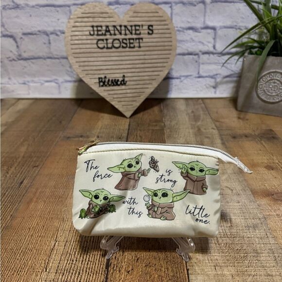 Boxlunch x lucasfilm x bio world x Star Wars x mandalorian the child pouch - Picture 3 of 13